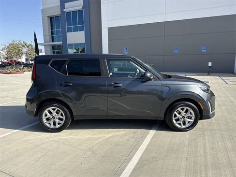 Used 2024 Kia Soul LX w/ Option Group 015 image 2