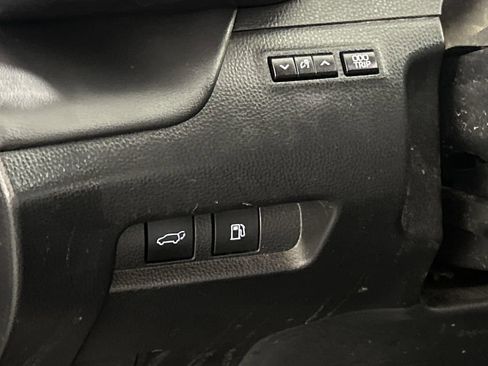 Used 2025 Toyota Crown Signia image 12