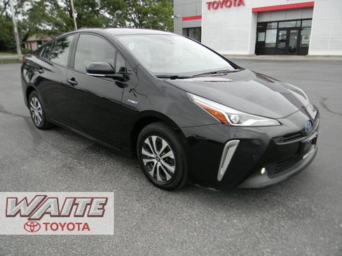 Used 2019 Toyota Prius LE AWD/4WD image 1