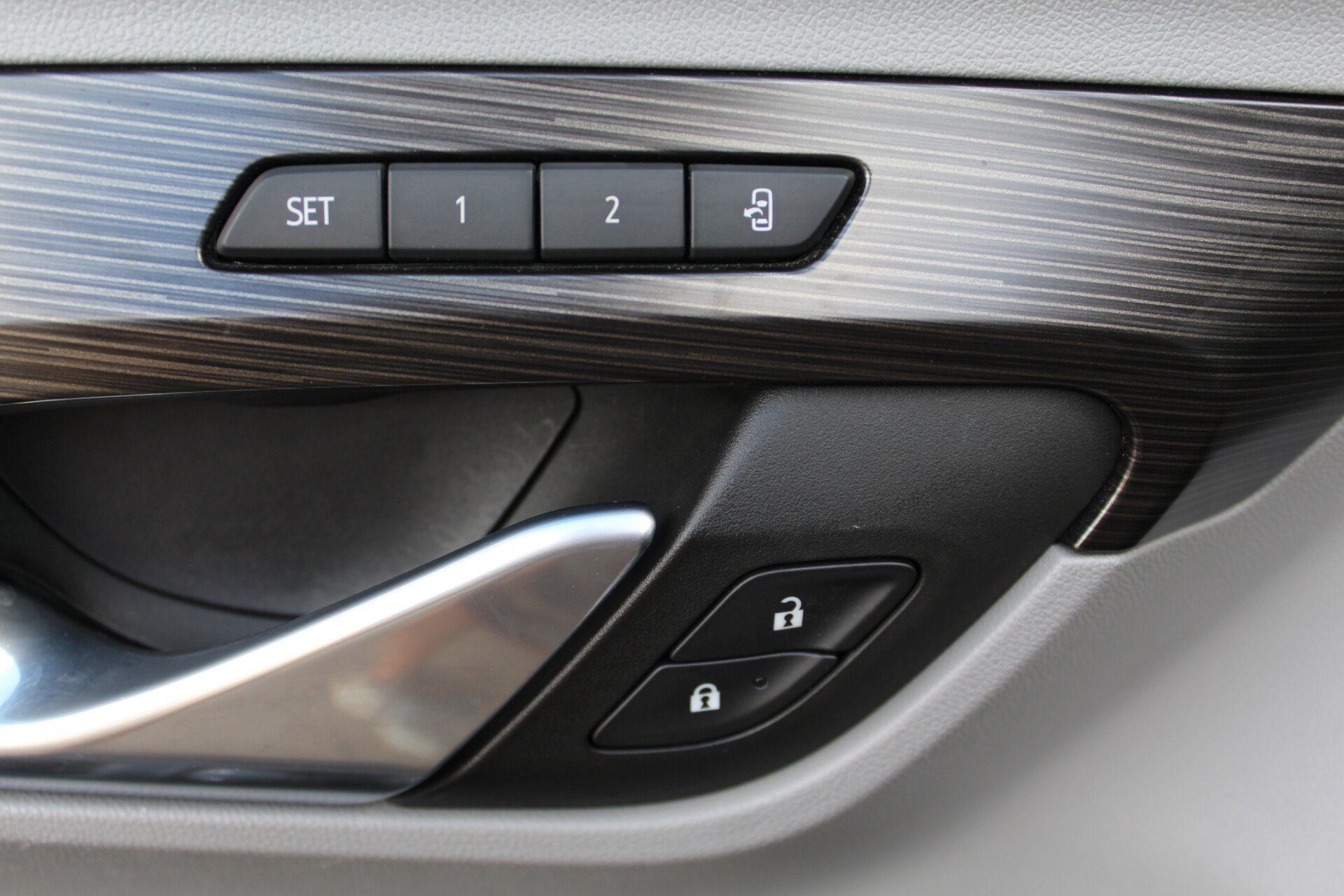 Used 2022 GMC Terrain SLT w/ Tech Package FWD image 27