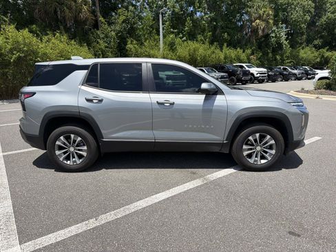 Used 2026 Chevrolet Equinox LT FWD image 2