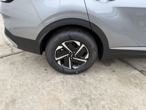 New 2025 Kia Sportage LX image 6
