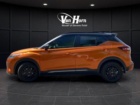 Used 2023 Nissan Kicks SR w/ SR Premium Package FWD image 4
