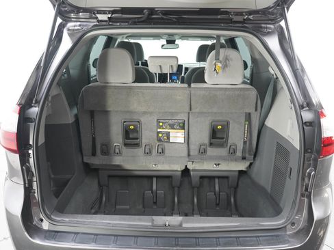 Used 2020 Toyota Sienna LE AWD/4WD image 17