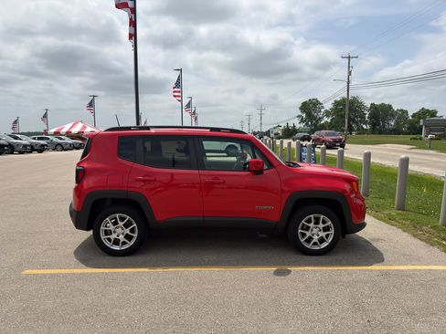Used 2020 Jeep Renegade Latitude w/ Cold Weather Group AWD/4WD image 2