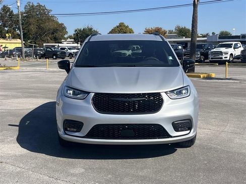 New 2026 Chrysler Pacifica Select w/ S Appearance Package image 8