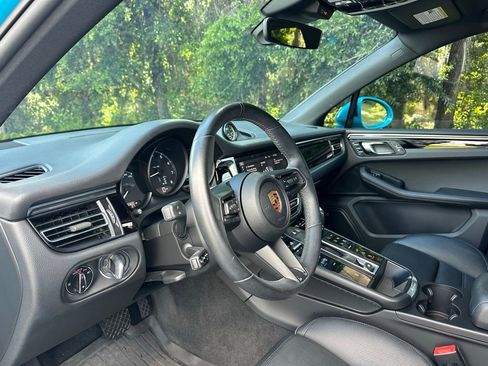 Certified 2023 Porsche Macan AWD/4WD image 4