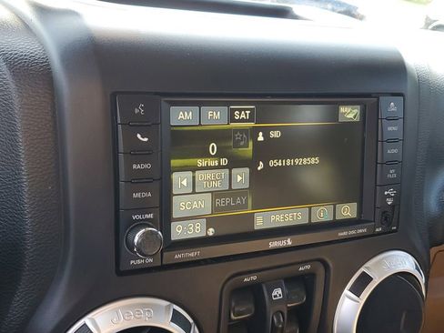 Used 2013 Jeep Wrangler Unlimited Sahara w/ Connectivity Group AWD/4WD image 20