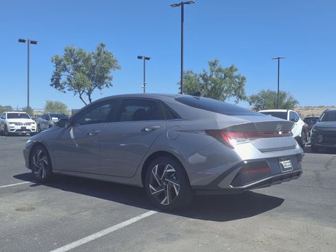 Certified 2025 Hyundai Elantra SEL FWD image 4