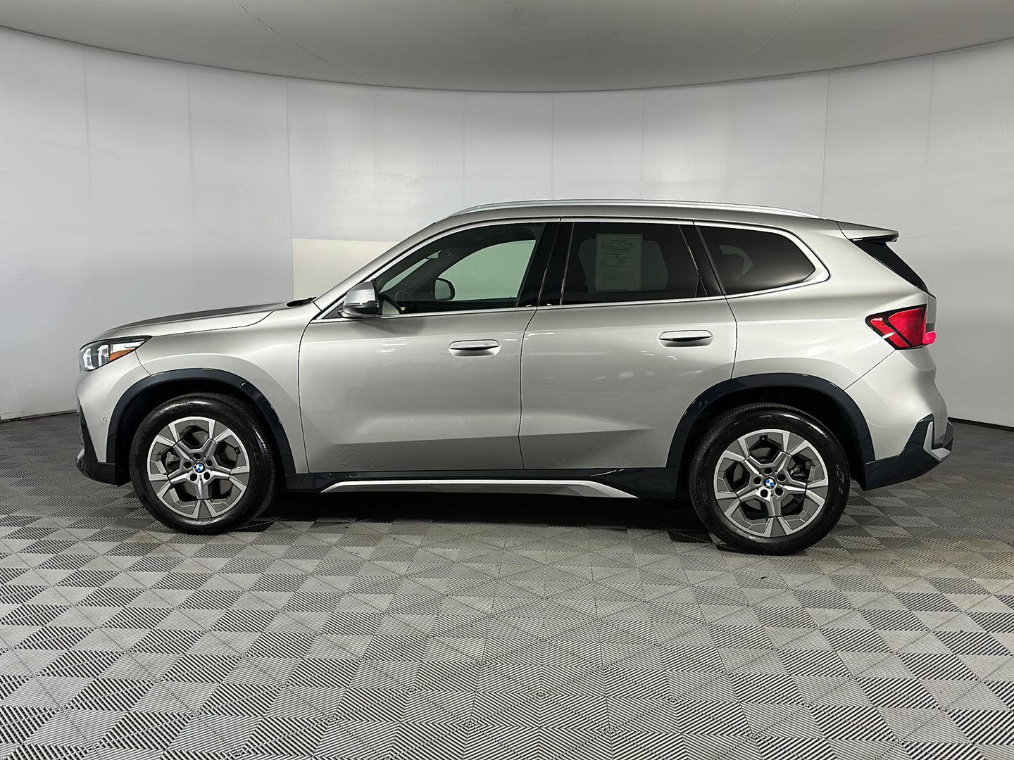 Used 2024 BMW X1 xDrive28i w/ Convenience Package AWD/4WD image 7