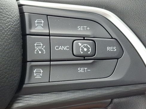 New 2025 Jeep Grand Cherokee L Altitude image 16