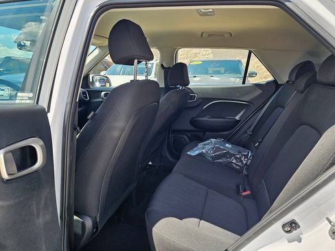 Used 2021 Hyundai Venue SE FWD image 10