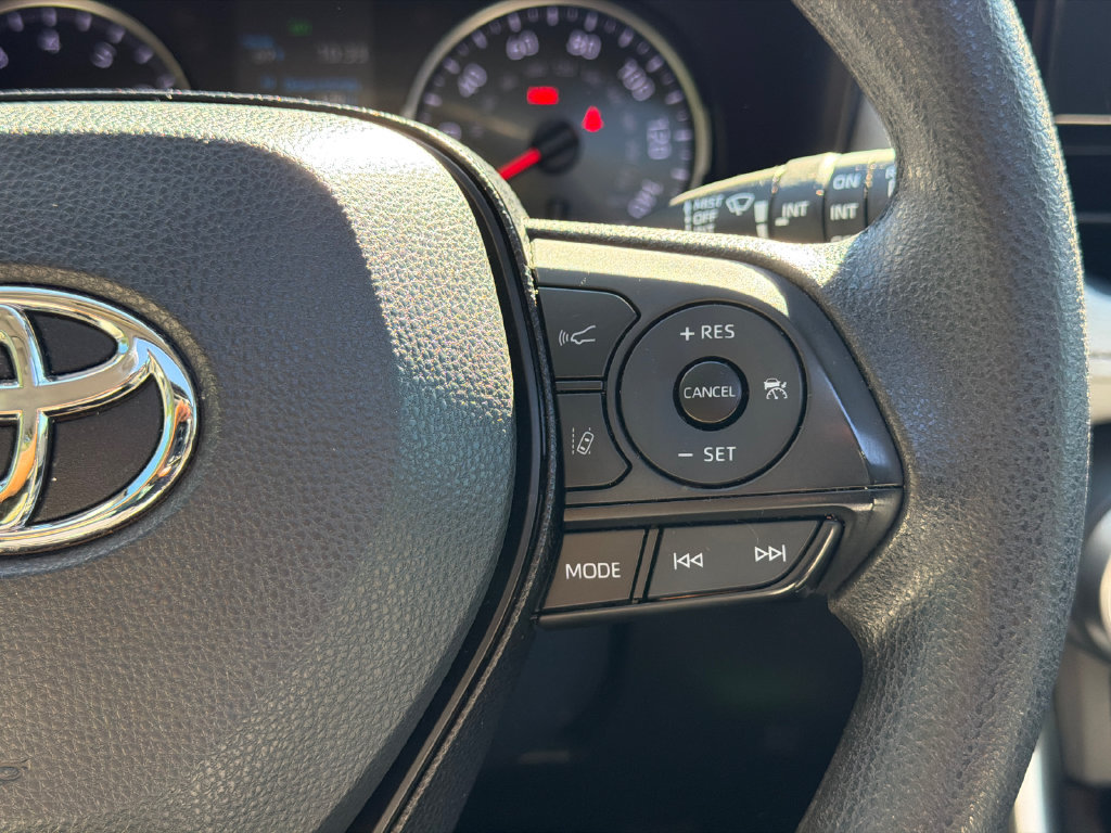 Used 2020 Toyota RAV4 XLE w/ Convenience Package FWD image 30