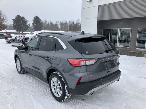 Used 2022 Ford Escape SE w/ Cold Weather Package image 8