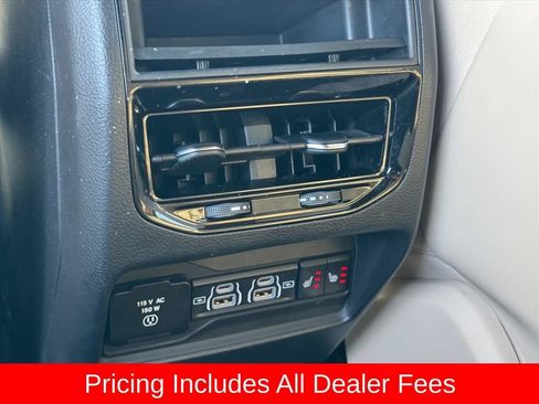 Used 2023 Jeep Grand Cherokee Limited w/ Trailer Tow Prep Group (B) AWD/4WD image 13