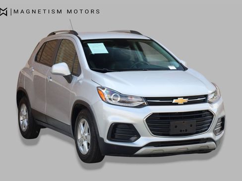 Used 2021 Chevrolet Trax LT w/ LT Convenience Package FWD image 6