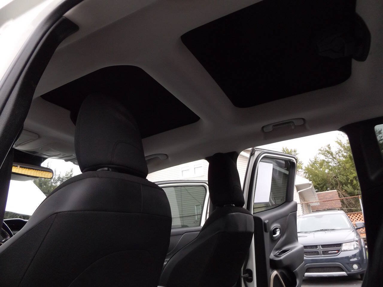 Used 2016 Jeep Renegade 75th Anniversary FWD image 19