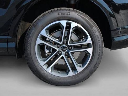 Certified 2025 Audi Q5 Premium w/ Convenience Package AWD/4WD image 17
