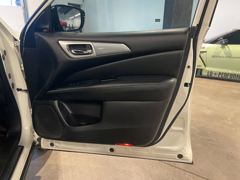 Used 2017 Nissan Pathfinder SL w/ SL Premium Package image 41
