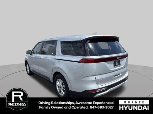 Used 2023 Kia Carnival LX FWD image 6