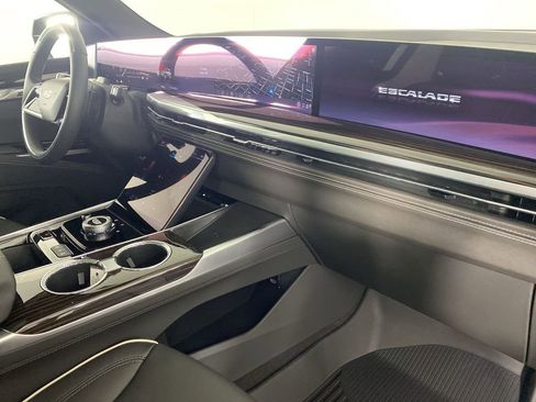 New 2025 Cadillac Escalade Premium Luxury w/ LPO, Radiant Package image 29