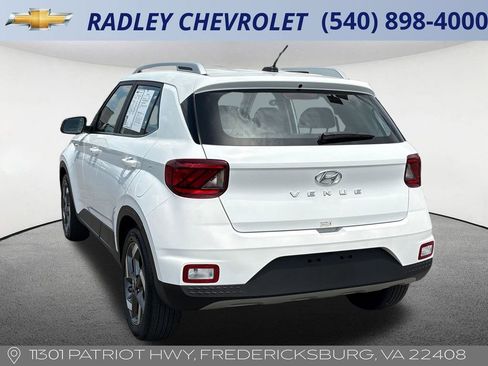Used 2025 Hyundai Venue SEL FWD image 17