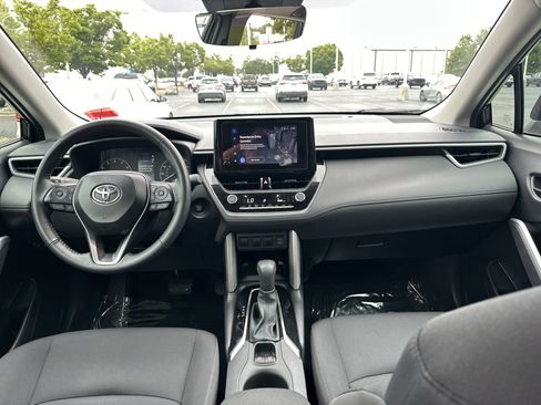 Certified 2025 Toyota Corolla Cross LE FWD image 29