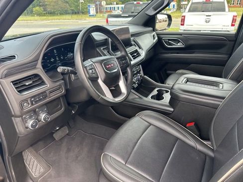 Used 2024 GMC Yukon XL SLT image 10