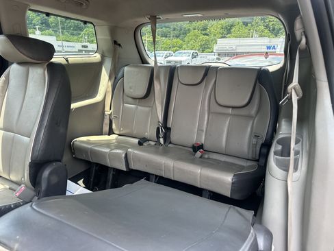 Used 2017 Kia Sedona LX w/ LX Essentials Premium Package FWD image 19
