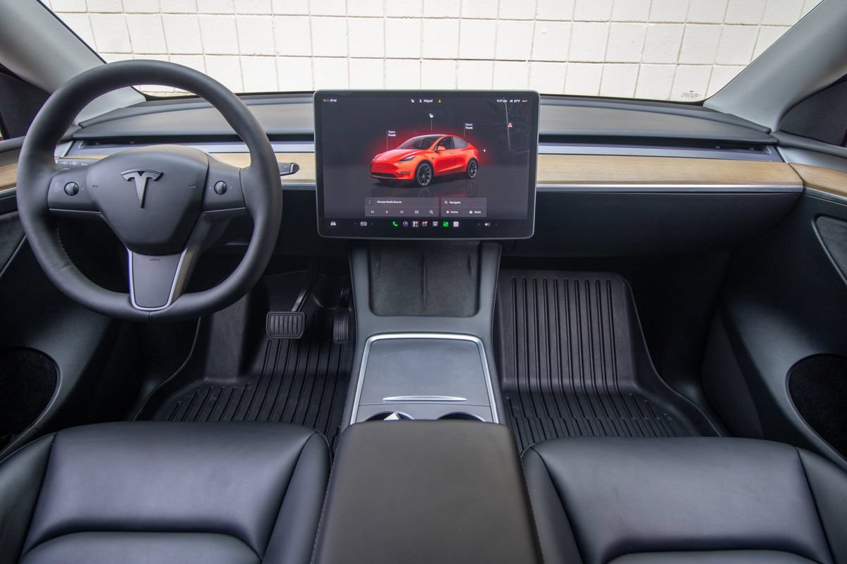 Used 2023 Tesla Model Y Long Range AWD/4WD image 36