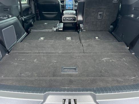 Used 2024 Ford Expedition Limited image 13