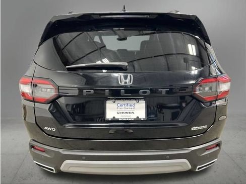 Certified 2024 Honda Pilot Touring image 5