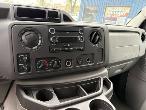 Used 2010 Ford E-350 and Econoline 350 XLT RWD image 12