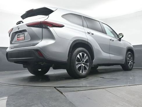 Certified 2024 Toyota Highlander XLE image 44