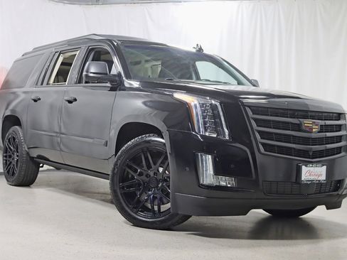 Used 2017 Cadillac Escalade ESV Luxury image 7
