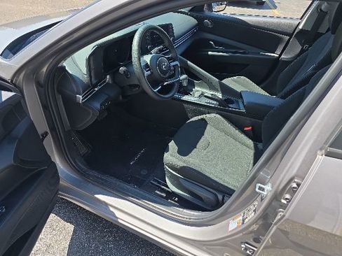 Used 2023 Hyundai Elantra SEL FWD image 10