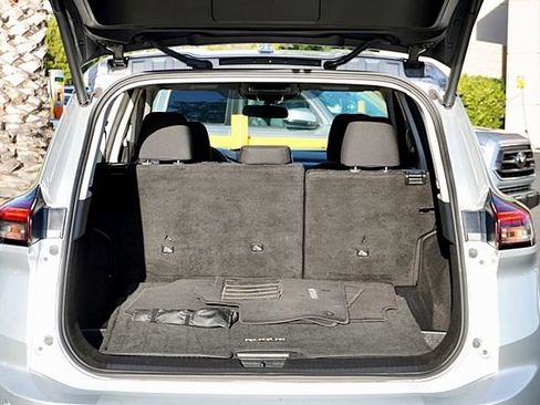 Used 2024 Nissan Rogue SV FWD image 13