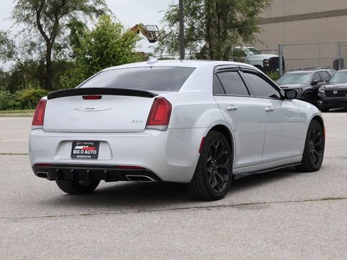 Used 2019 Chrysler 300 Touring w/ Sport Appearance Package RWD image 9