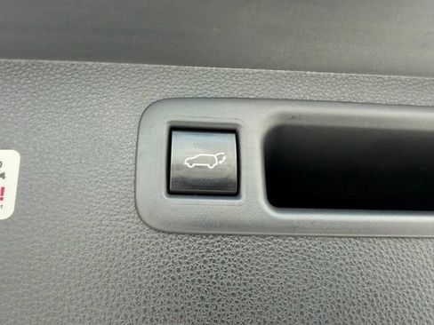 Used 2022 Toyota Highlander LE AWD/4WD image 20