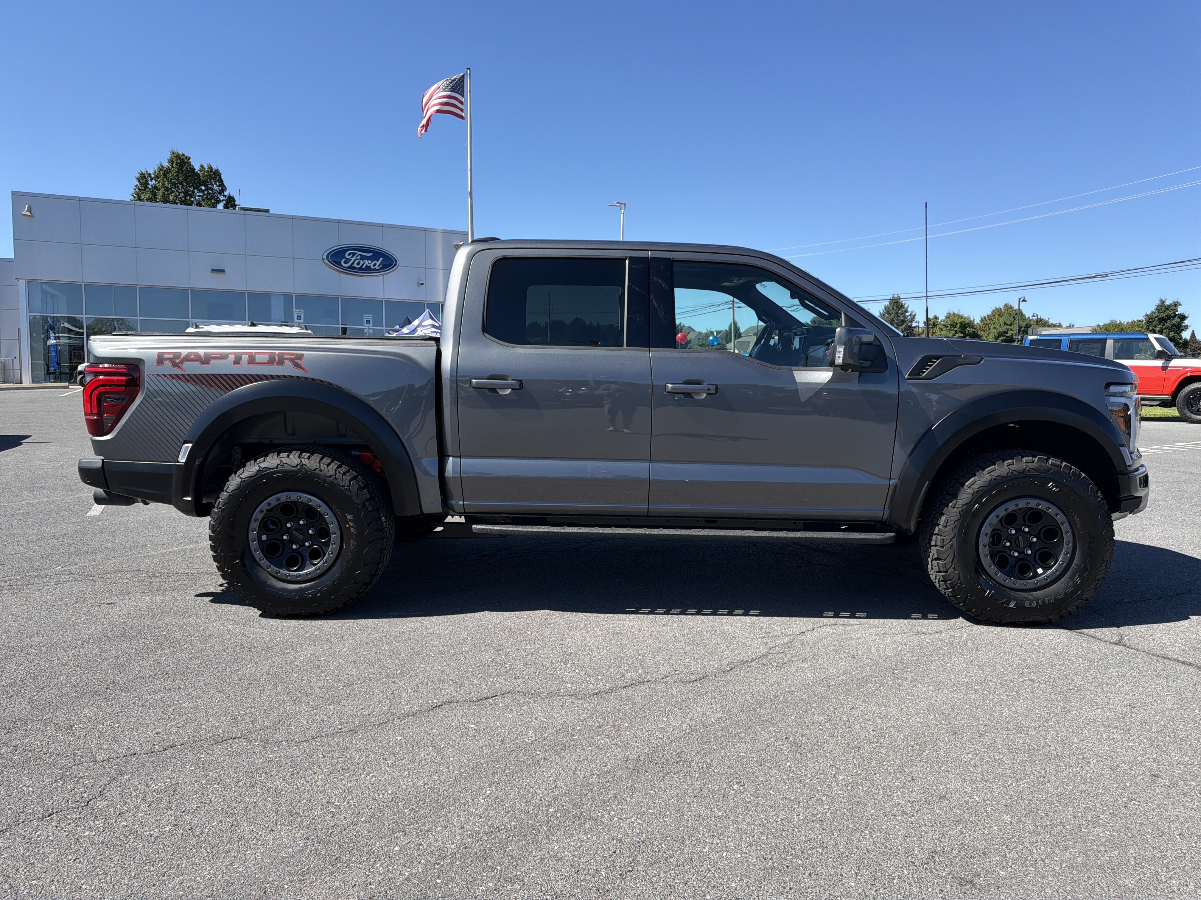 Used 2025 Ford F150 Raptor AWD/4WD image 2