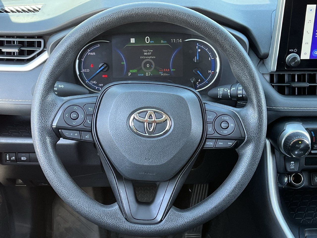 Used 2025 Toyota RAV4 XLE AWD/4WD image 11