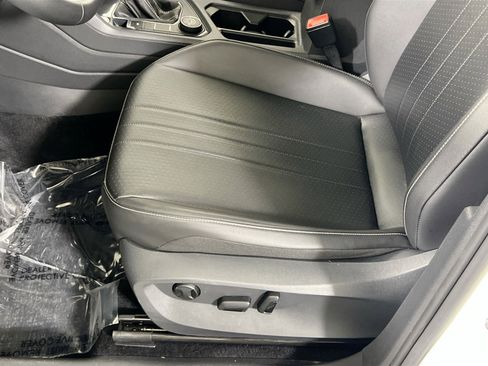 Used 2022 Volkswagen Tiguan SE image 18