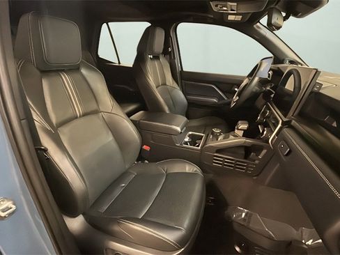 Used 2025 Toyota 4Runner 4WD image 9