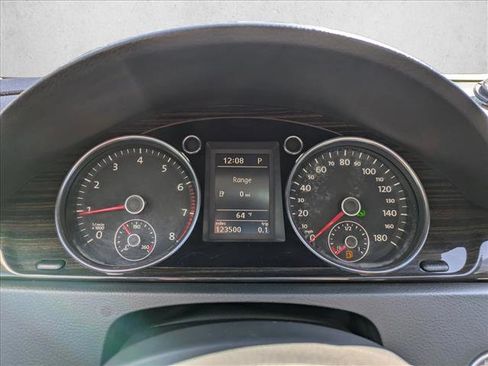 Used 2013 Volkswagen CC Lux image 10