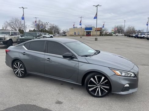Used 2020 Nissan Altima 2.5 SR image 2