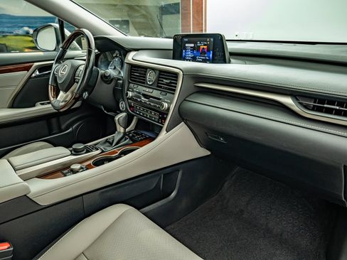 Used 2018 Lexus RX 350L AWD w/ Premium Package image 39