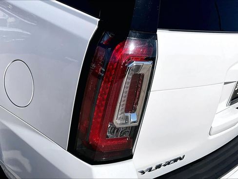 Used 2020 GMC Yukon SLT w/ Premium Edition image 28