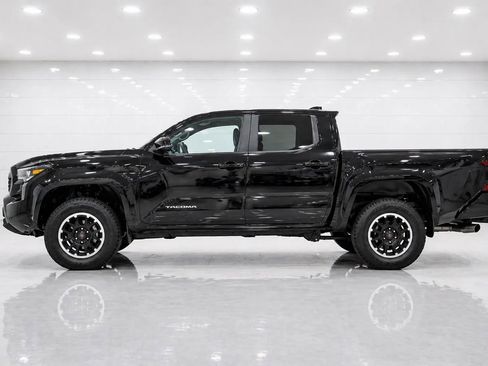 Used 2025 Toyota Tacoma TRD Off-Road AWD/4WD image 2