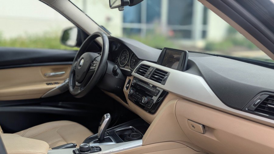 Used 2017 BMW 320i Sedan RWD image 20