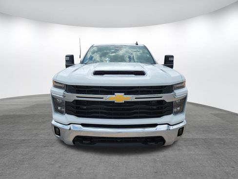 Used 2024 Chevrolet Silverado 2500 LT AWD/4WD image 2